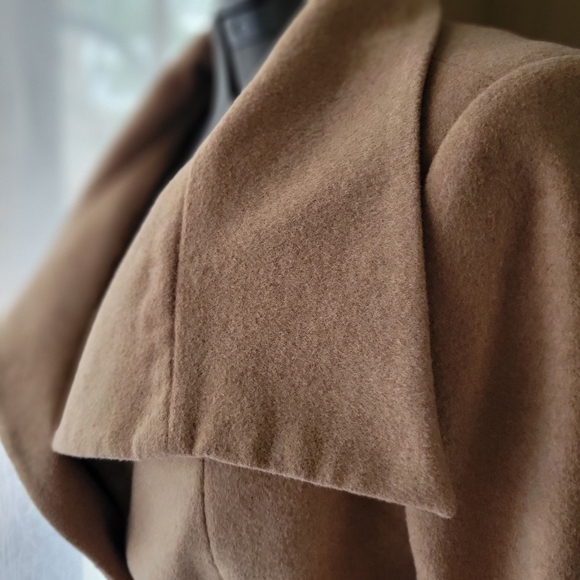 LTD Chic Tan Women's Wool Short Jacket with Button Closure and Belt Size Large - Picture 3 of 11
